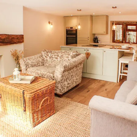 11 Lane End Holiday home *